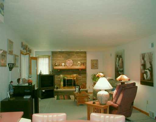 466 Flatwoods Road Vanderbilt, PA 15486 - Photo 8 of 8 Living Room.