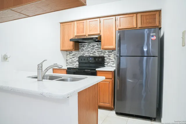 $940 | 11610 Vance Jackson, Unit 987, San Antonio, TX 78230