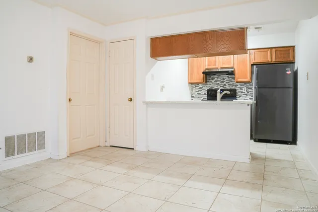 $940 | 11610 Vance Jackson, Unit 987, San Antonio, TX 78230