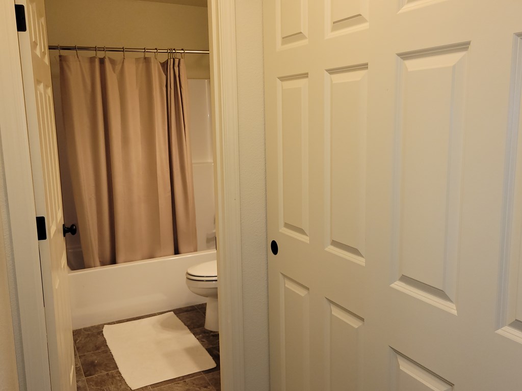 160 Pine Valley Drive Cascade, ID 83611 - Photo 16 of 43 Guest bath