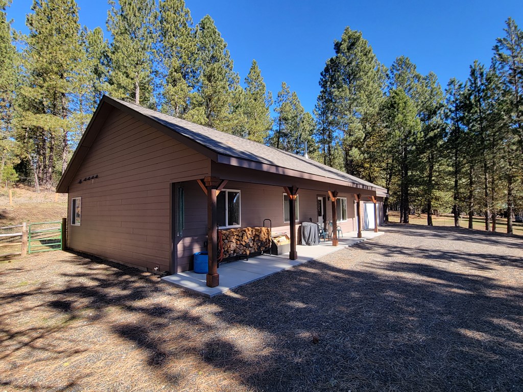 160 Pine Valley Drive Cascade, ID 83611 - Photo 5 of 43 Covered porch