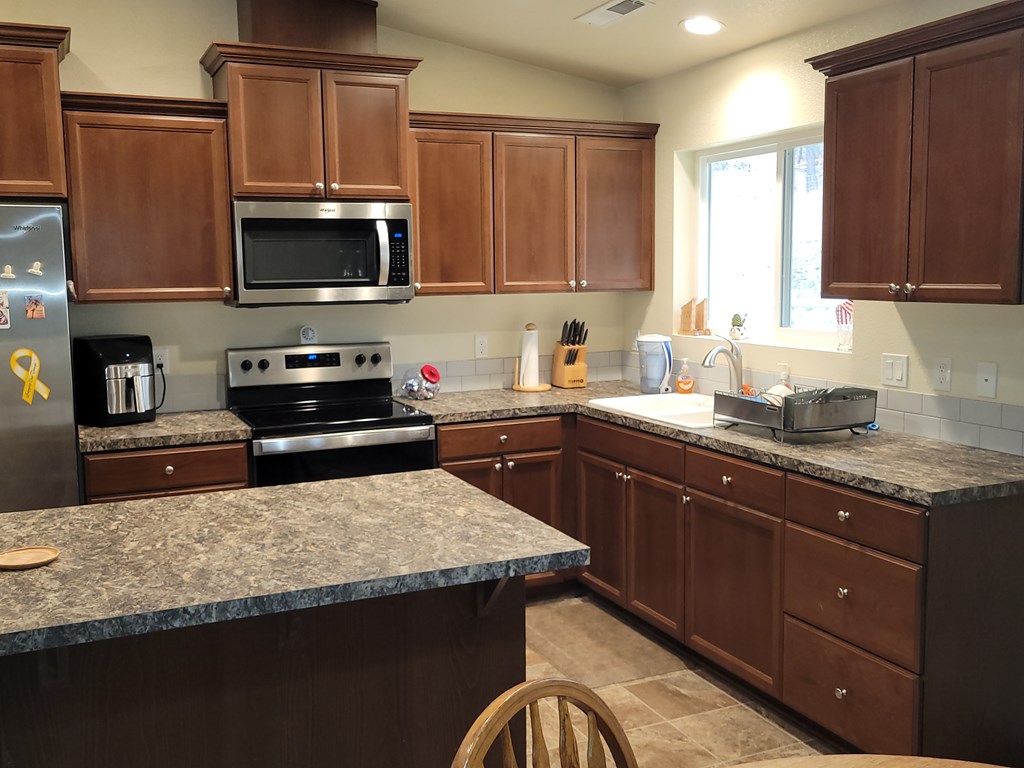 160 Pine Valley Drive Cascade, ID 83611 - Photo 10 of 43 Bright kitchen