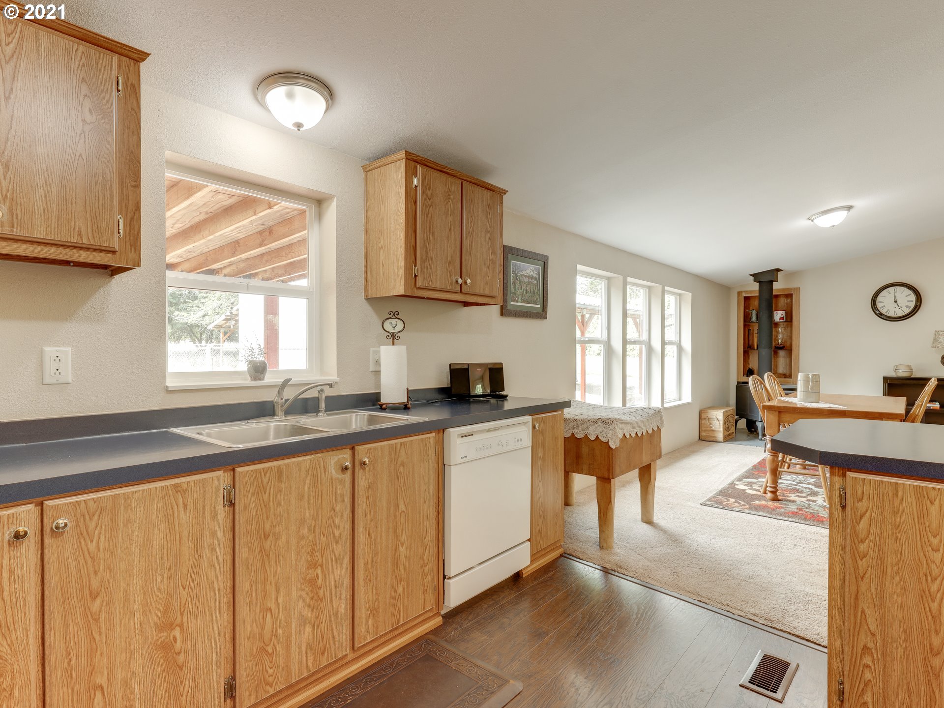 44644 Southeast Coalman Road Sandy, OR 97055 - Photo 11 of 31 a large kitchen with lots of counter top space