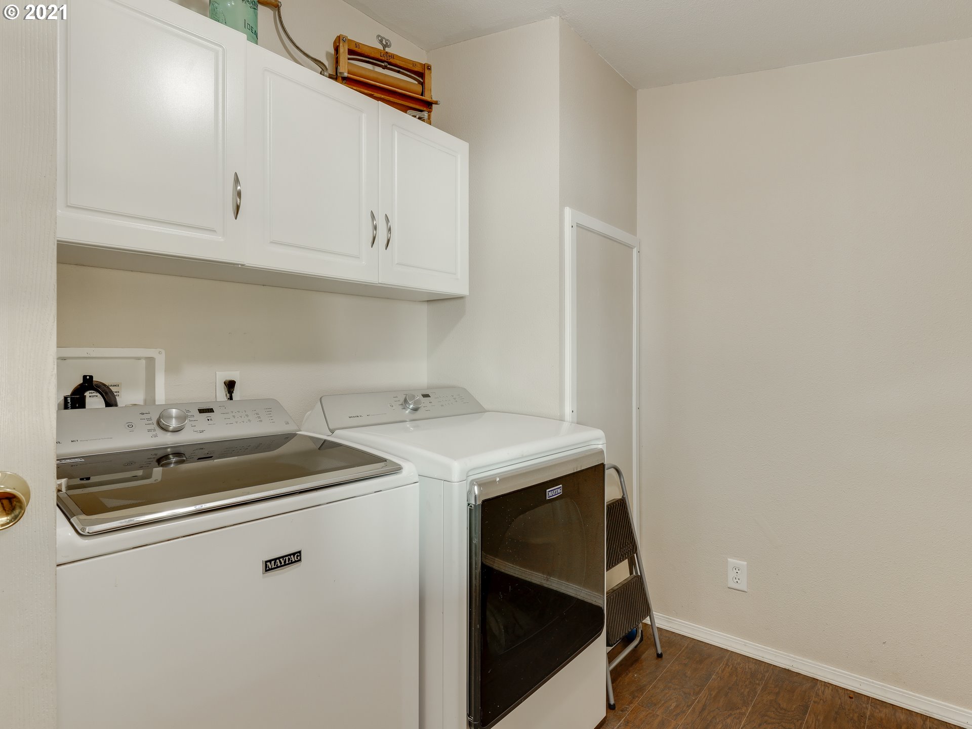 44644 Southeast Coalman Road Sandy, OR 97055 - Photo 21 of 31 a utility room with dryer and washer