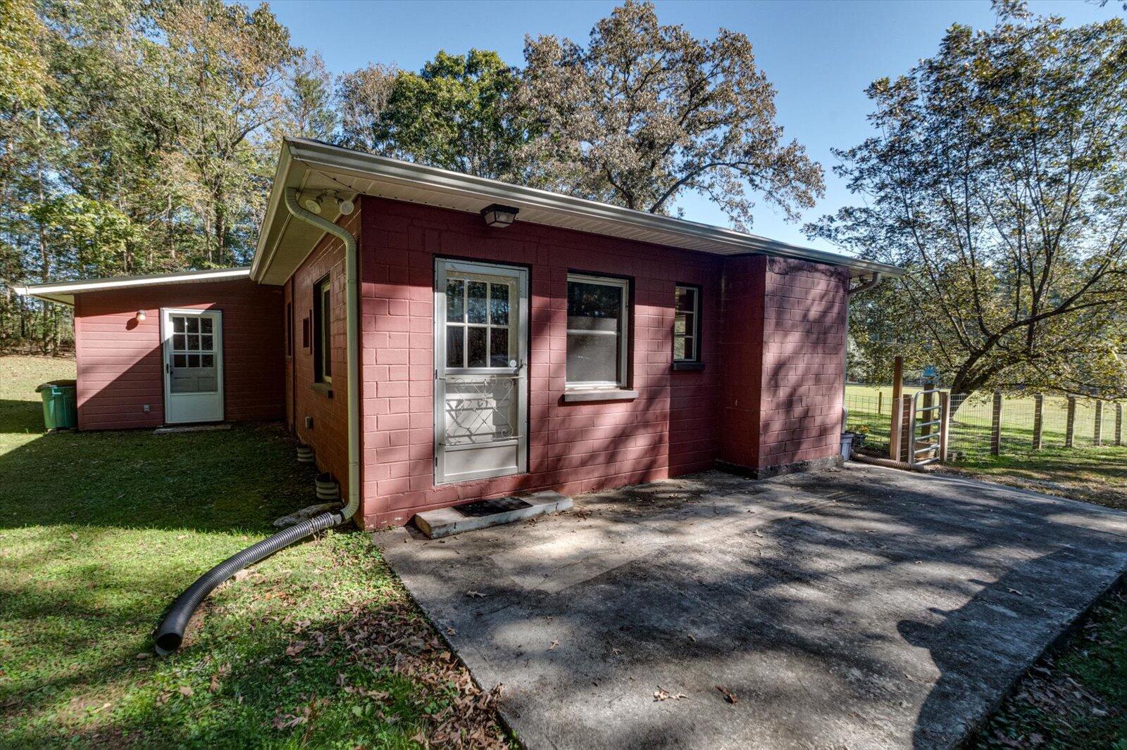 954 Goodson Circle Rock Spring, GA 30739 - Photo 4 of 33 04-954 Goodson Cir-4