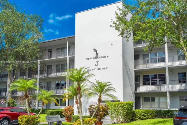 $1,600 | 101 Southwest 132nd Way, Unit 315J, Pembroke Pines, FL 33027