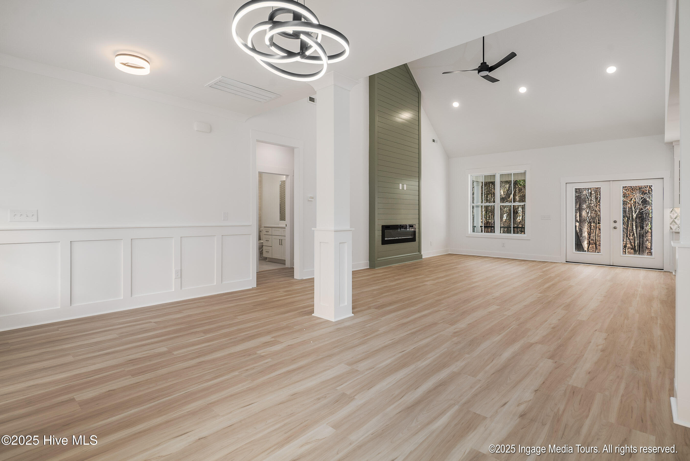 121 Castle Court Washington, NC 27889 - Photo 12 of 38 Dining - Living room