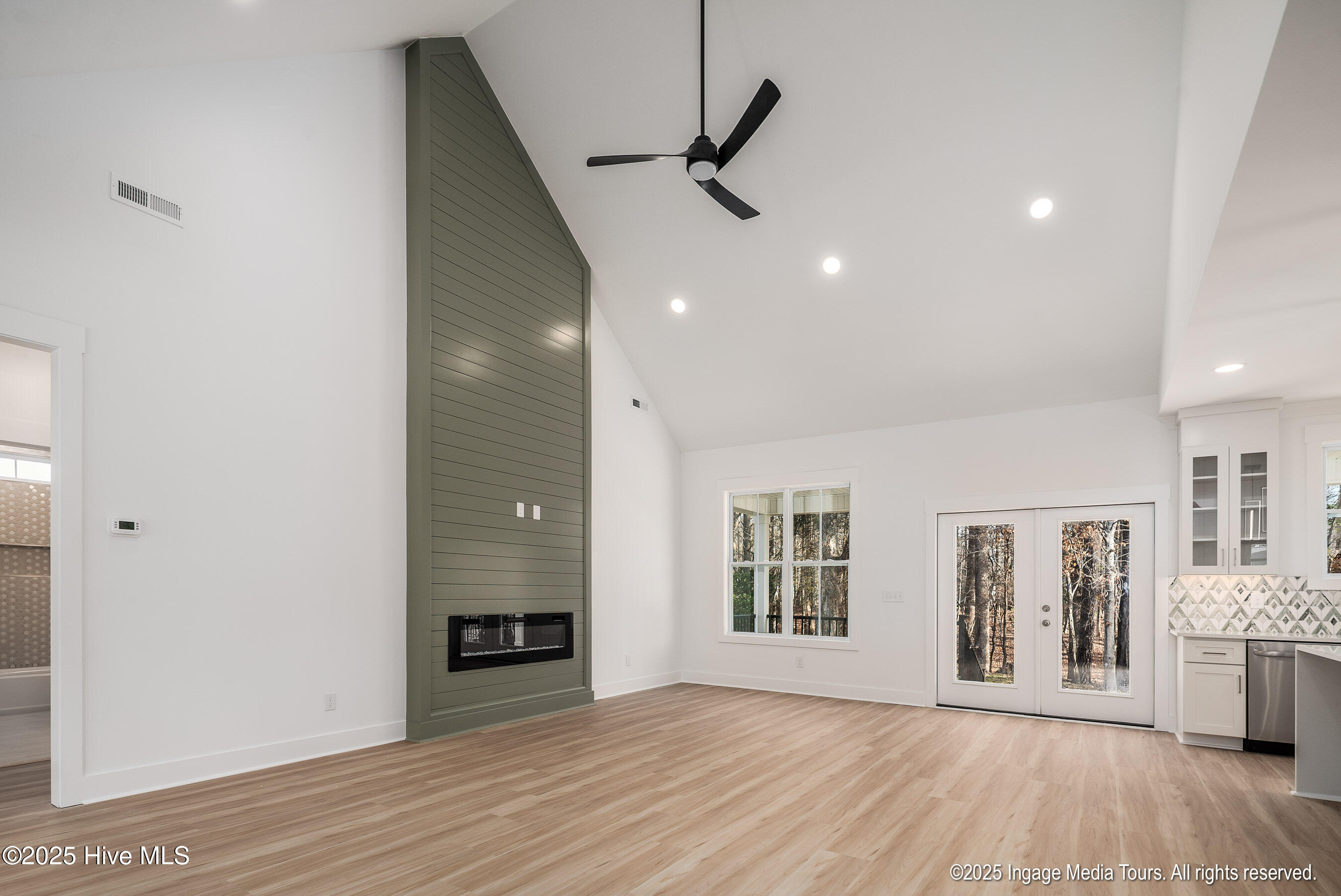 121 Castle Court Washington, NC 27889 - Photo 13 of 38 Living Room - Fire Place