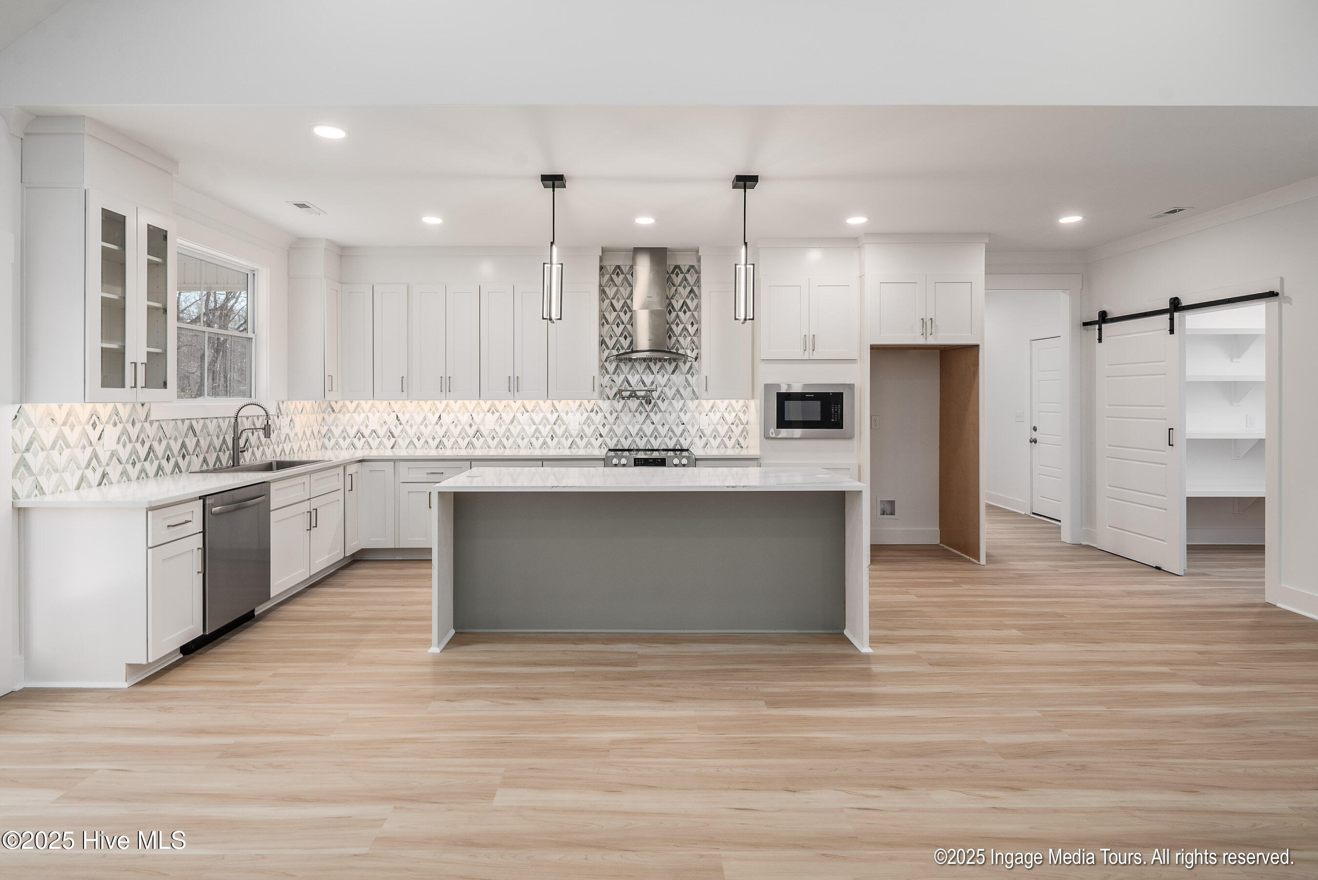 121 Castle Court Washington, NC 27889 - Photo 14 of 38 Kitchen - Island