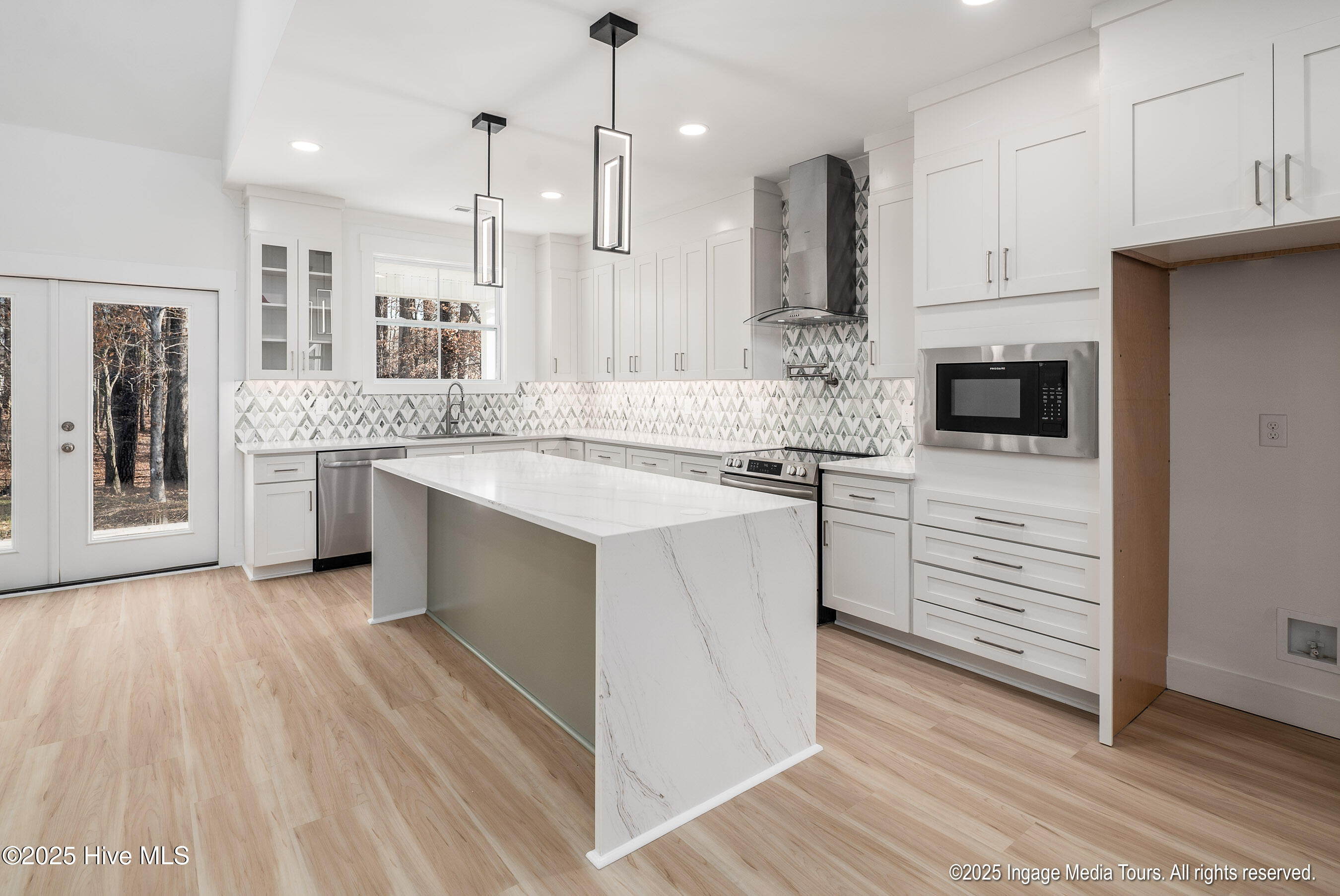 121 Castle Court Washington, NC 27889 - Photo 15 of 38 Kitchen - Island