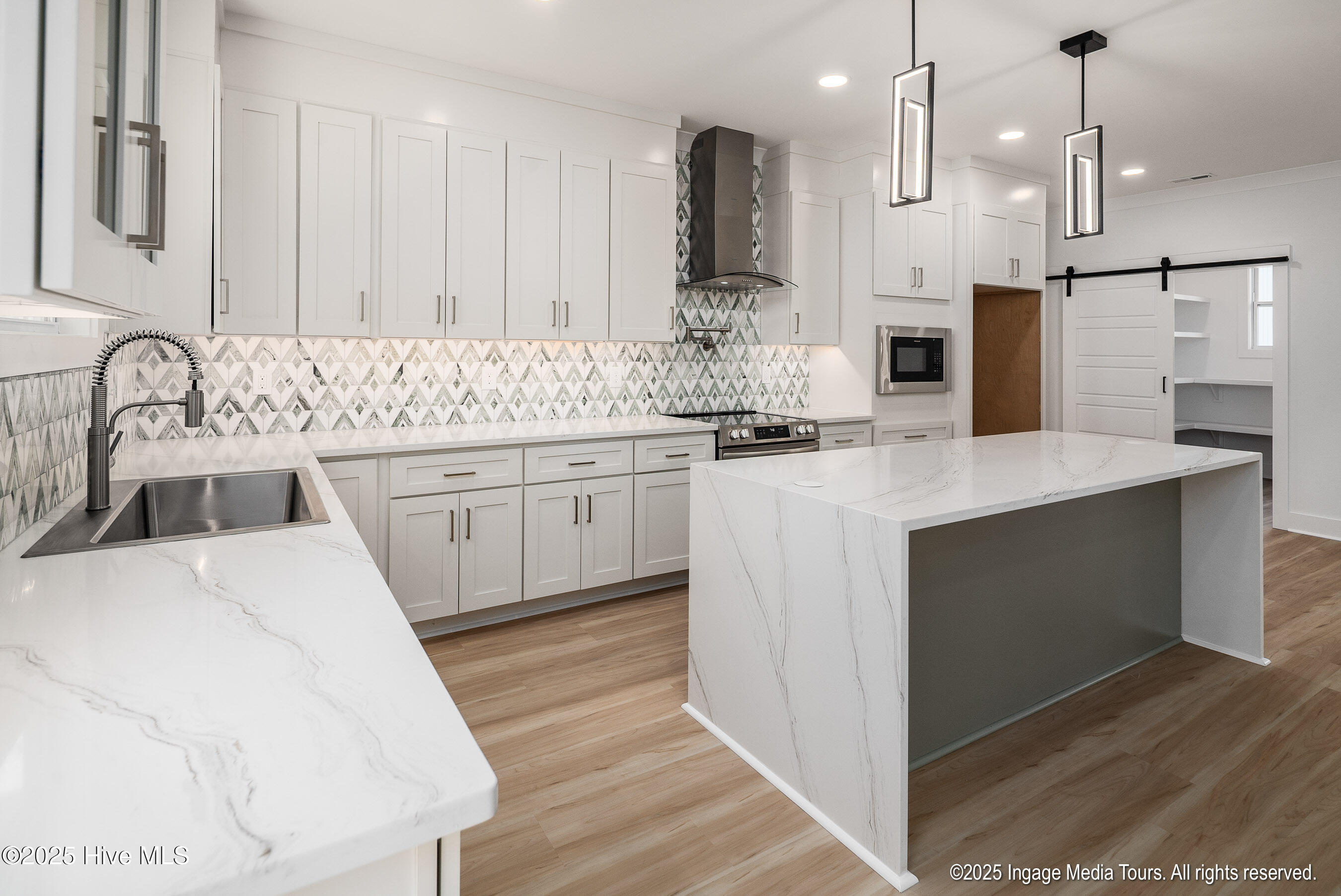 121 Castle Court Washington, NC 27889 - Photo 18 of 38 Kitchen - L type layout counter top