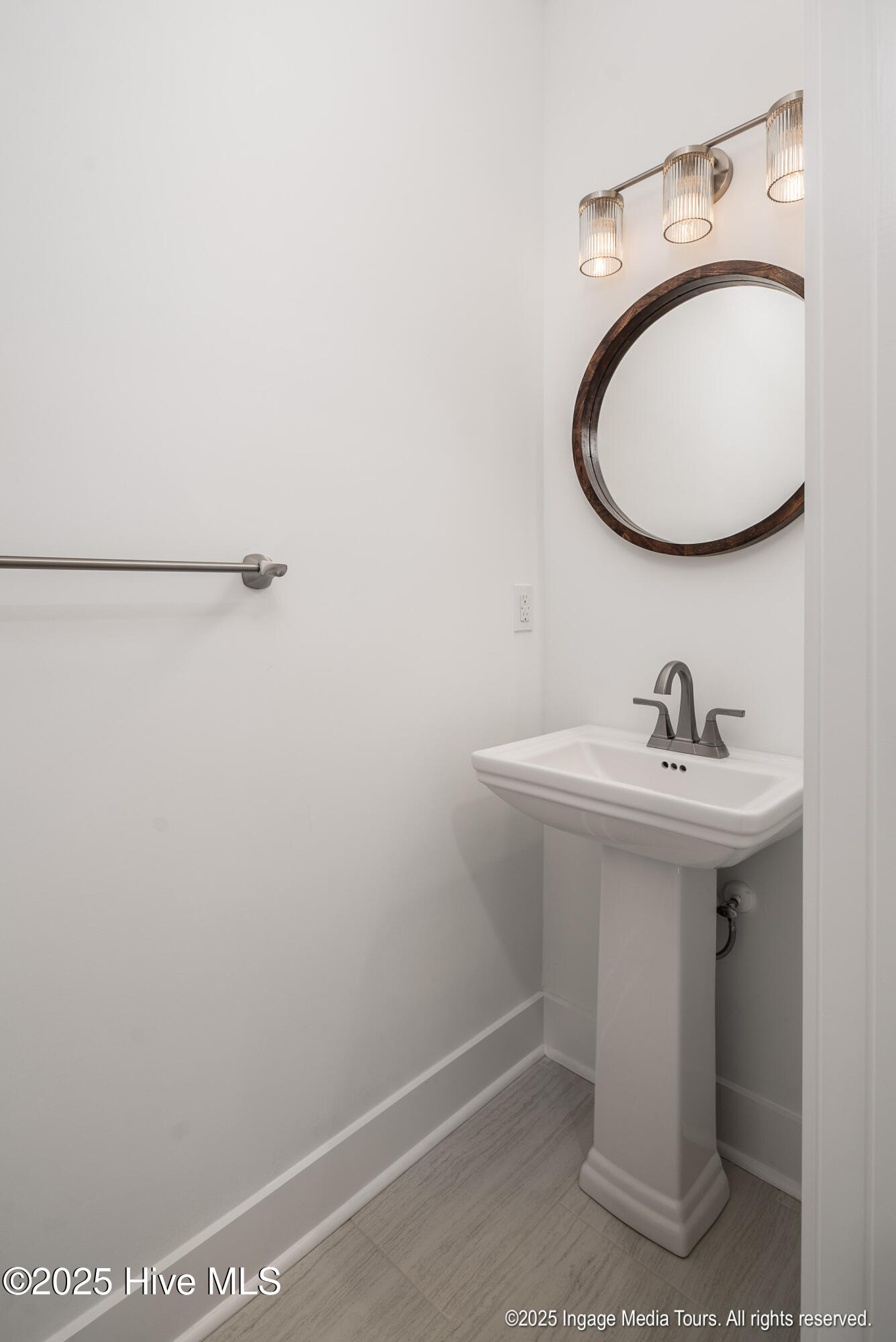 121 Castle Court Washington, NC 27889 - Photo 20 of 38 Half Bath