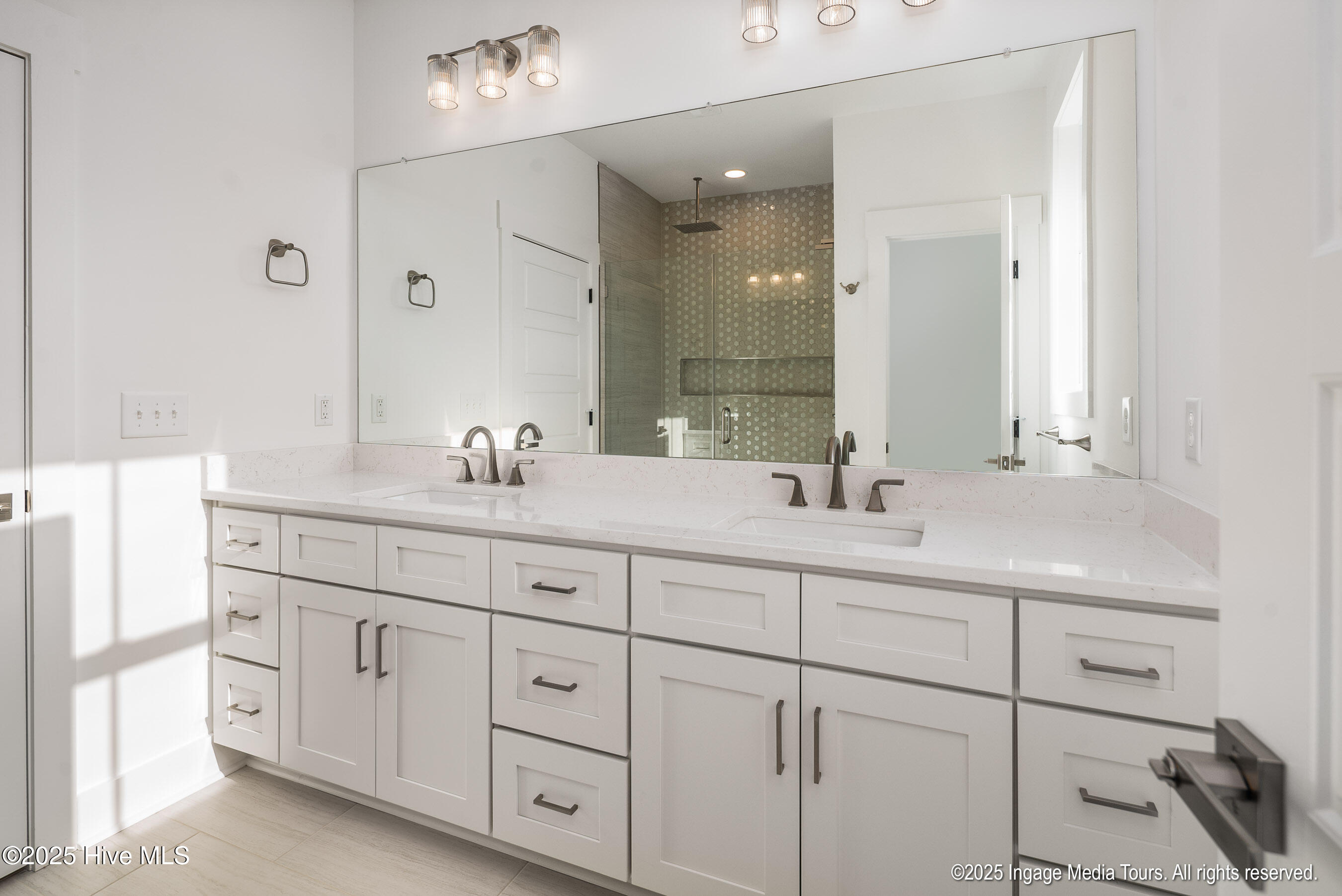 121 Castle Court Washington, NC 27889 - Photo 24 of 38 Master Bedroom: Full bath1