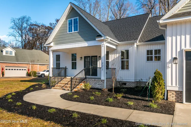$465,000 | 121 Castle Court, Washington, NC 27889