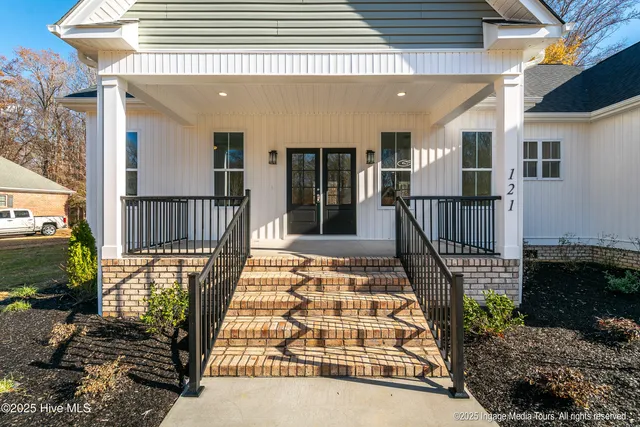 $465,000 | 121 Castle Court, Washington, NC 27889