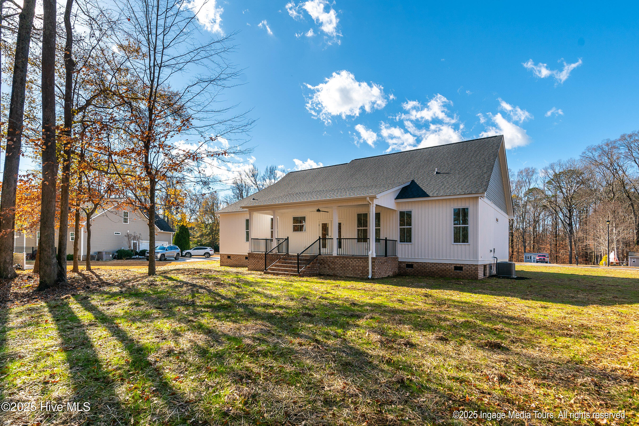 121 Castle Court Washington, NC 27889 - Photo 6 of 38 Rear perspective