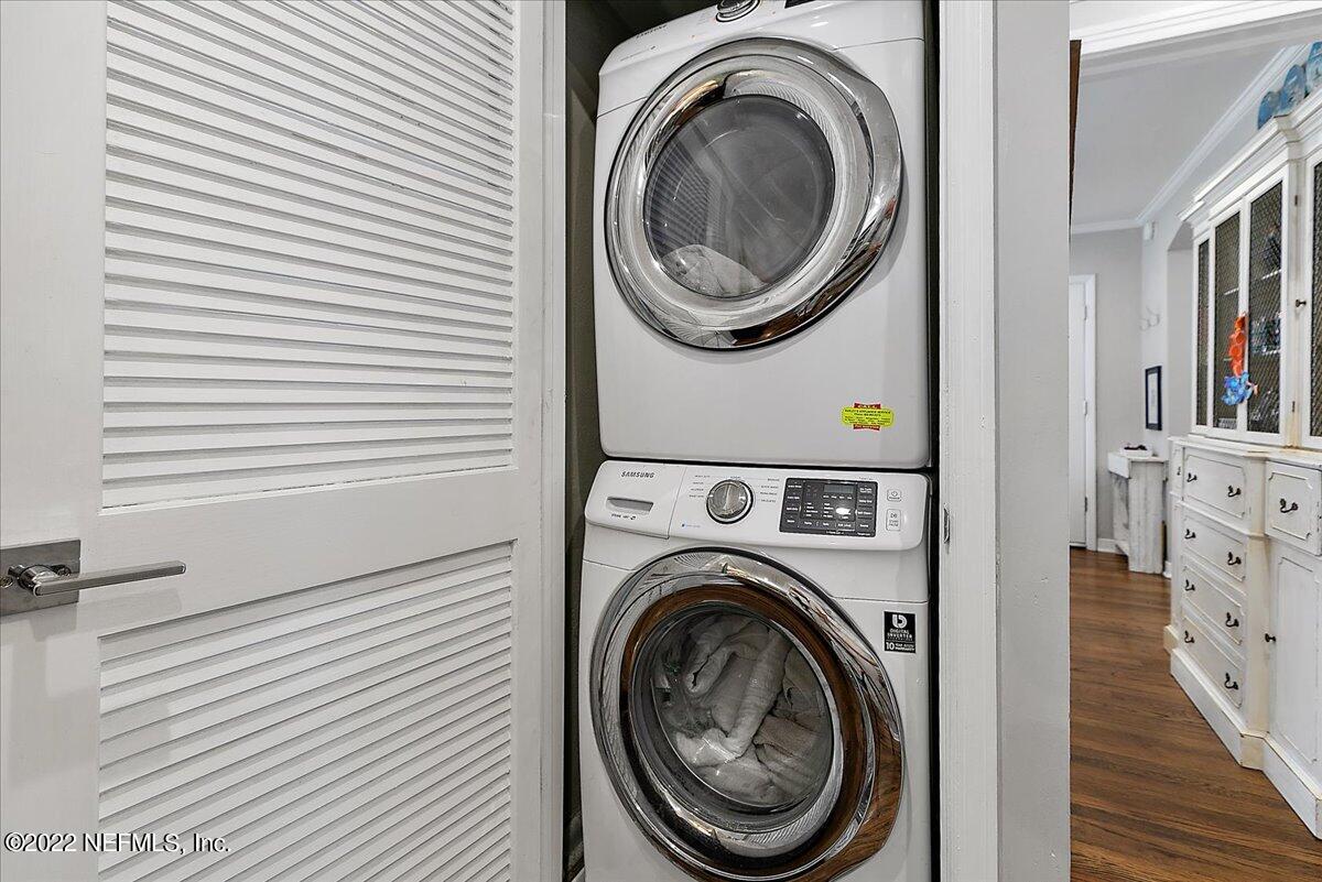 4085 London Road Jacksonville, FL 32207 - Photo 17 of 23 WASHER AND DRYER