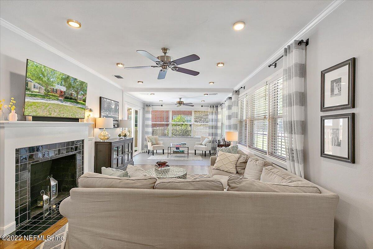 4085 London Road Jacksonville, FL 32207 - Photo 3 of 23 SPACIOUS LIVING AREA
