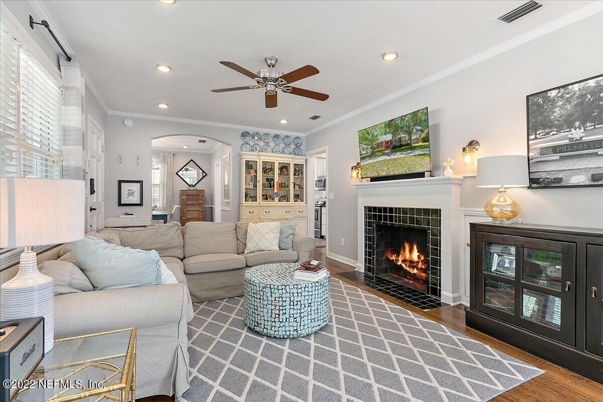 4085 London Road Jacksonville, FL 32207 - Photo 5 of 23 LIVING AREA