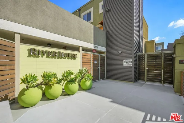 $750,000 | 2974 Ripple Place, Unit 202, Los Angeles, CA 90039