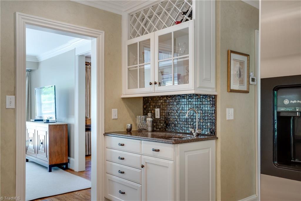 908 Dover Road Greensboro, NC 27408 - Photo 15 of 30 Gallery Image 15