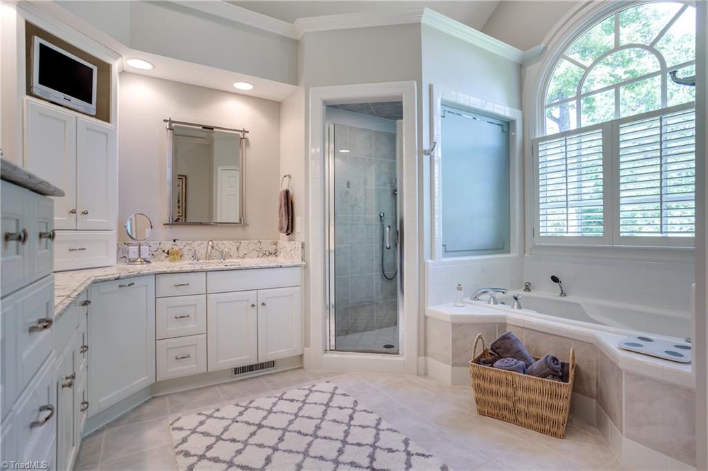 908 Dover Road Greensboro, NC 27408 - Photo 20 of 30 Gallery Image 20