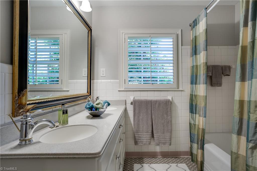 908 Dover Road Greensboro, NC 27408 - Photo 21 of 30 Gallery Image 21