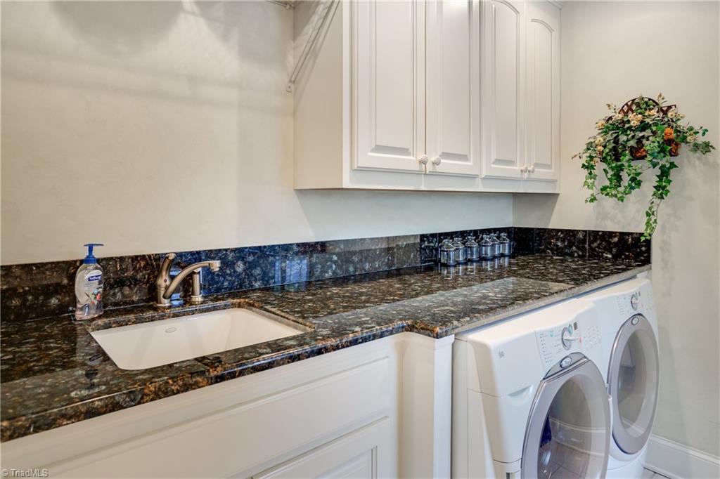 908 Dover Road Greensboro, NC 27408 - Photo 22 of 30 Gallery Image 22