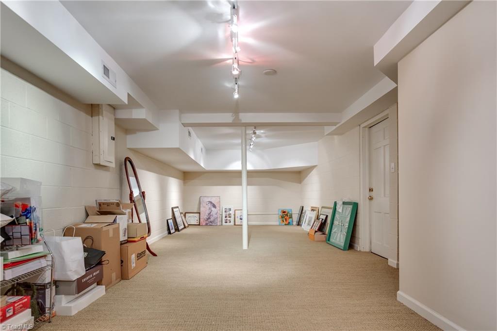 908 Dover Road Greensboro, NC 27408 - Photo 24 of 30 Gallery Image 24