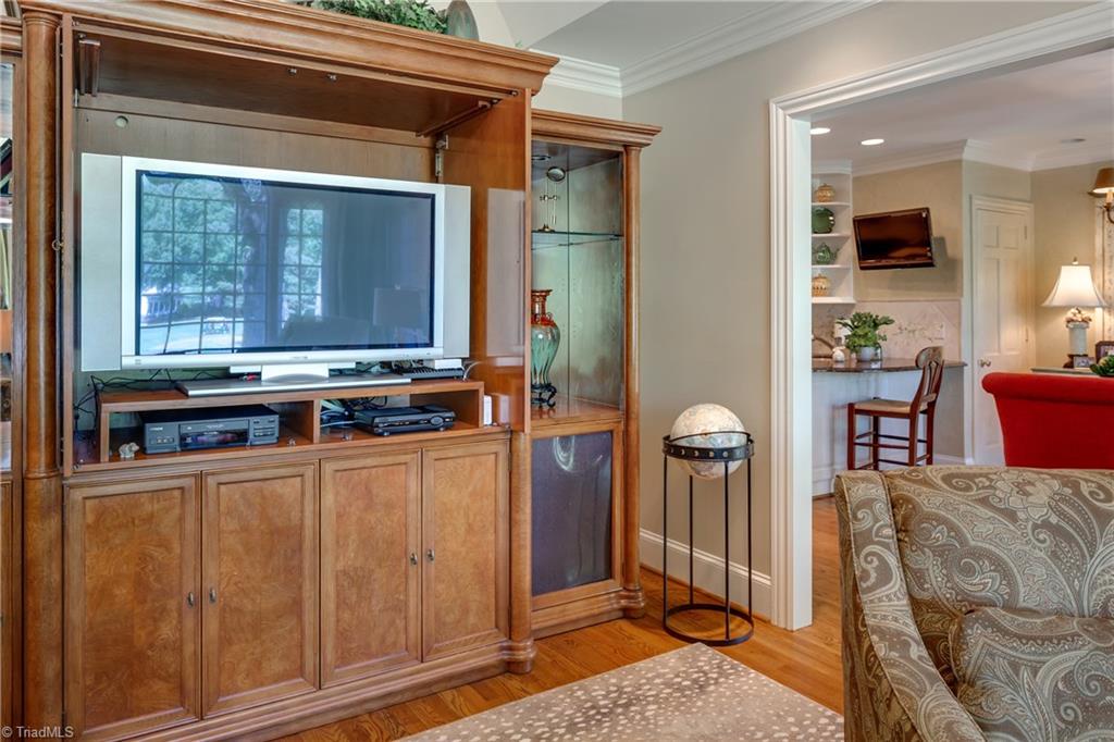 908 Dover Road Greensboro, NC 27408 - Photo 8 of 30 Gallery Image 8