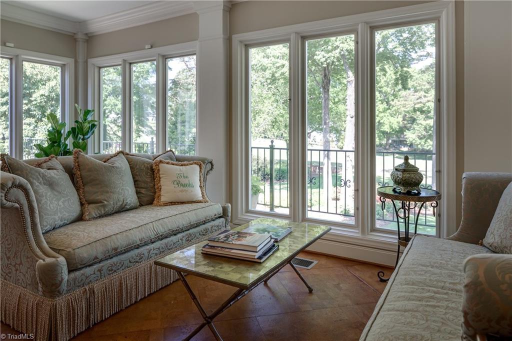 908 Dover Road Greensboro, NC 27408 - Photo 9 of 30 Gallery Image 9