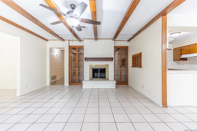 a view of an empty room and window