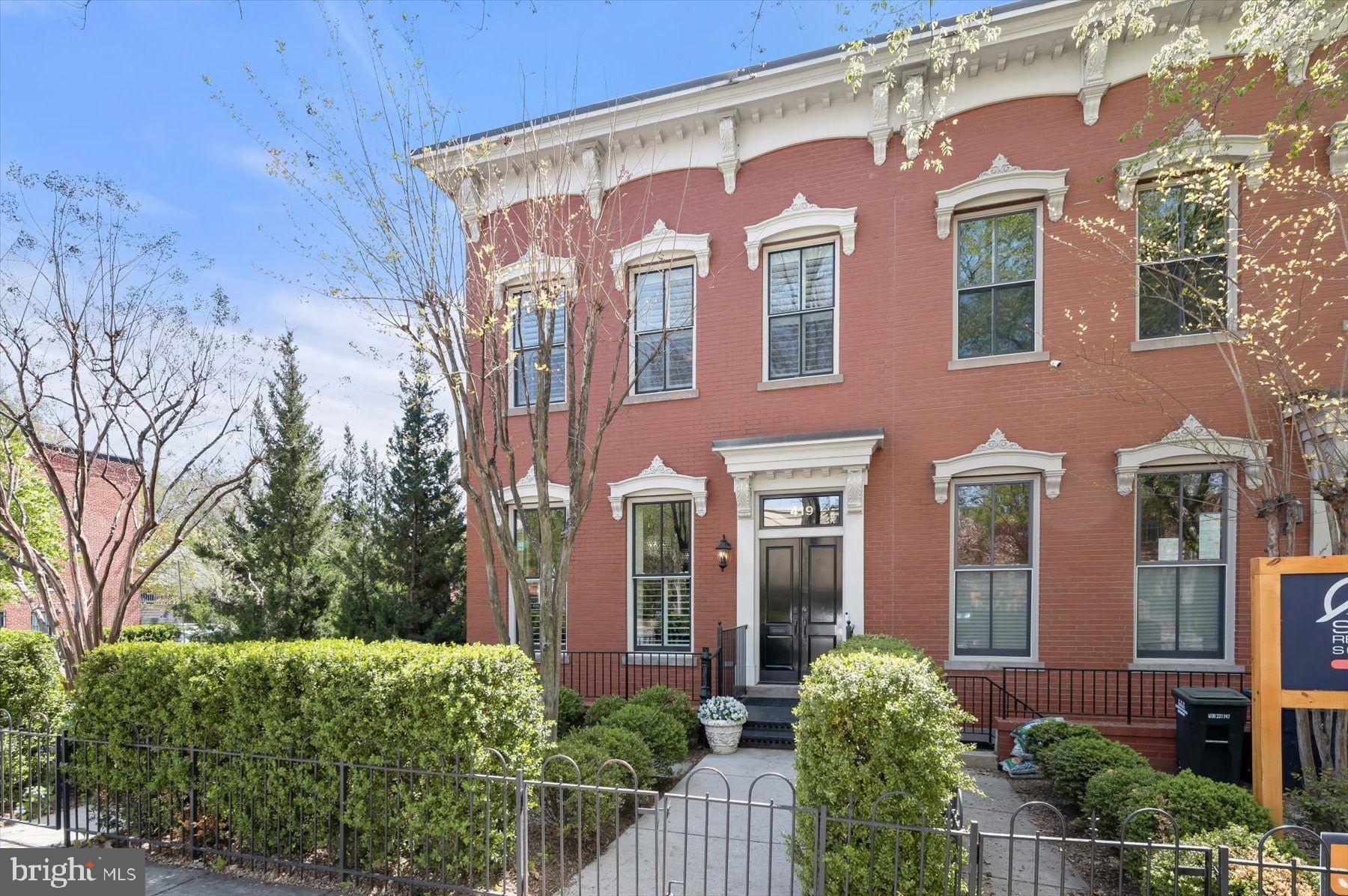 419 G Street Southeast Washington, DC 20003 - Photo 3 of 75