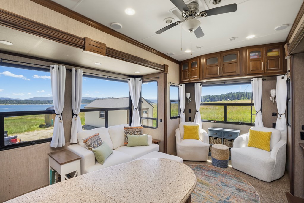 44 Pats Lane, Unit 45 Cascade, ID 83611 - Photo 11 of 34 Living Room