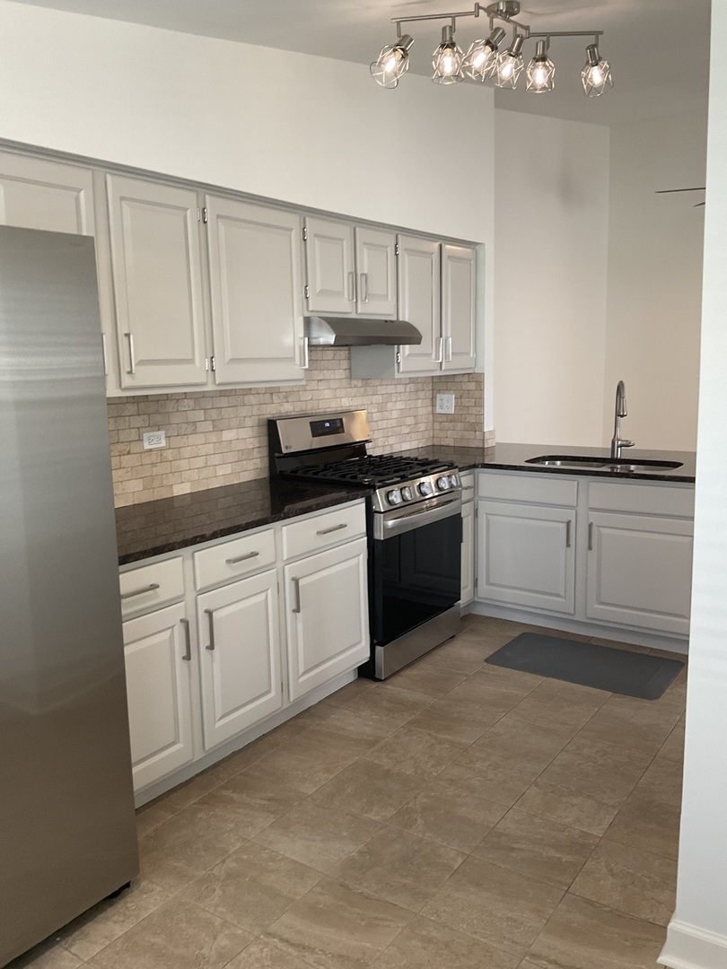 1830 Shetland Road Naperville, IL 60565 - Photo 8 of 25