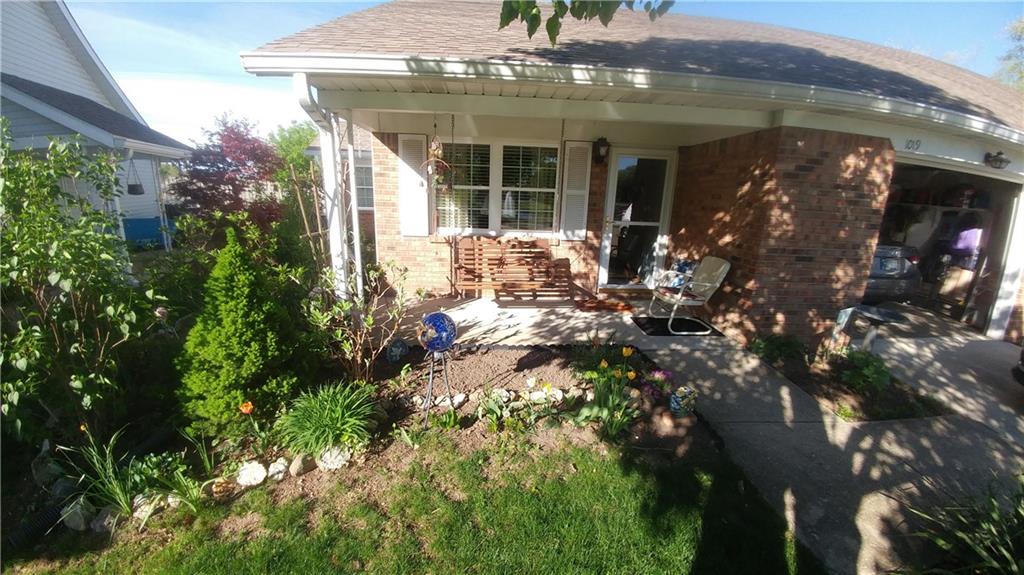 1019 Ina Circle Franklin, IN 46131 - Photo 2 of 24 Gallery Image 2