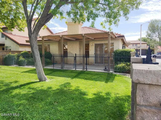 a view of a house with a yard and plants