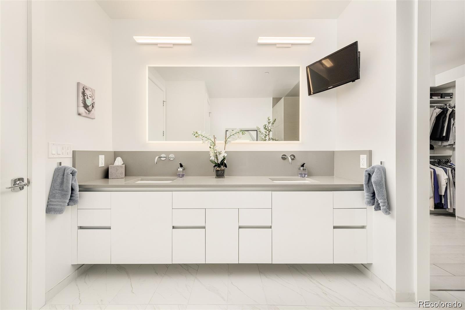 4200 West 17th Avenue, Unit 618 Denver, CO 80204 - Photo 14 of 38 a spacious bathroom with a sink and a mirror