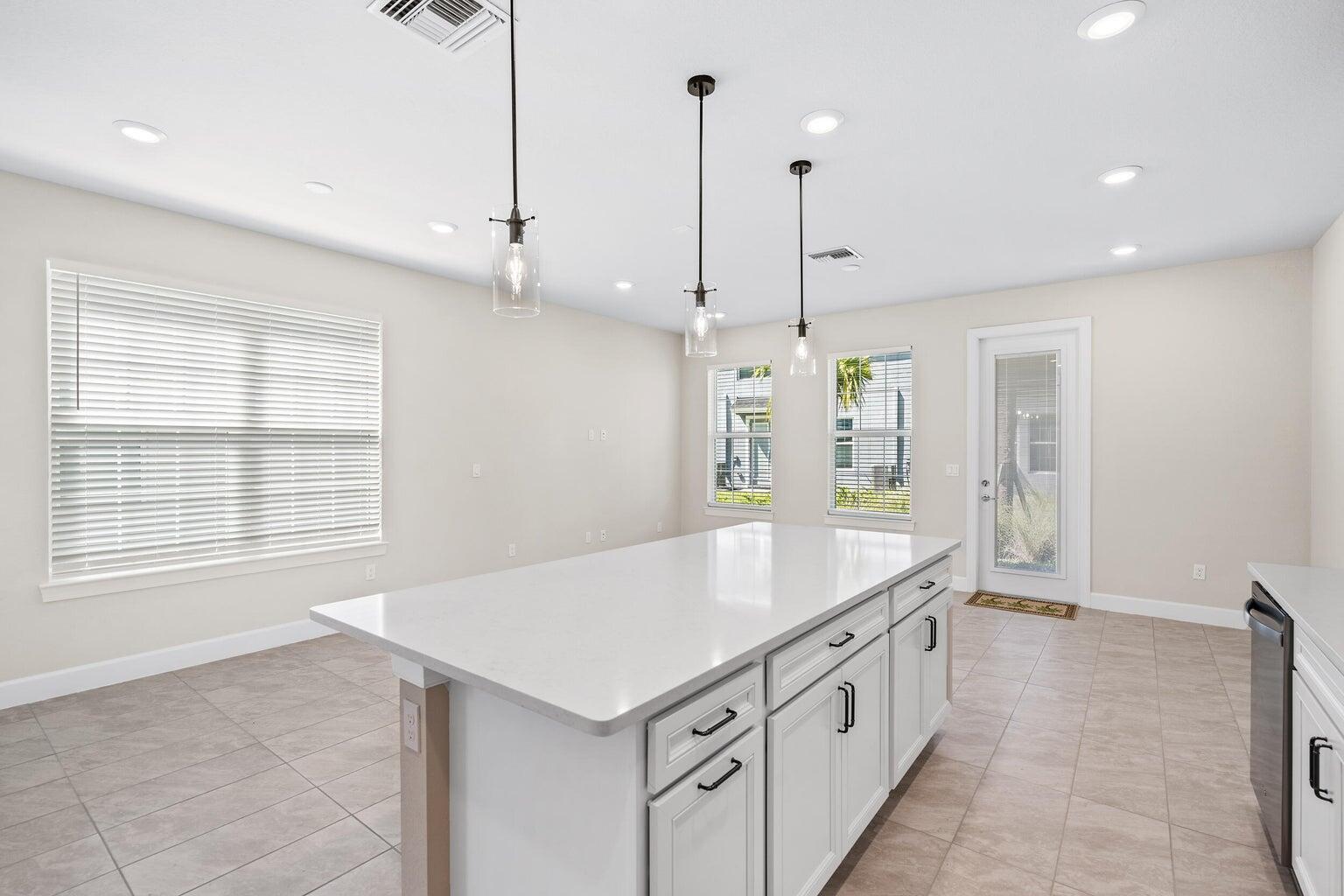 1839 Southeast Roxy Way Stuart, FL 34996 - Photo 12 of 29 20220914010942216030000000-o