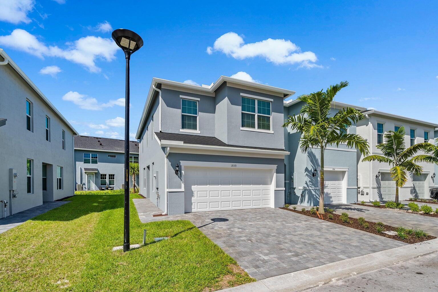 1839 Southeast Roxy Way Stuart, FL 34996 - Photo 5 of 29 20220914010906178310000000-o