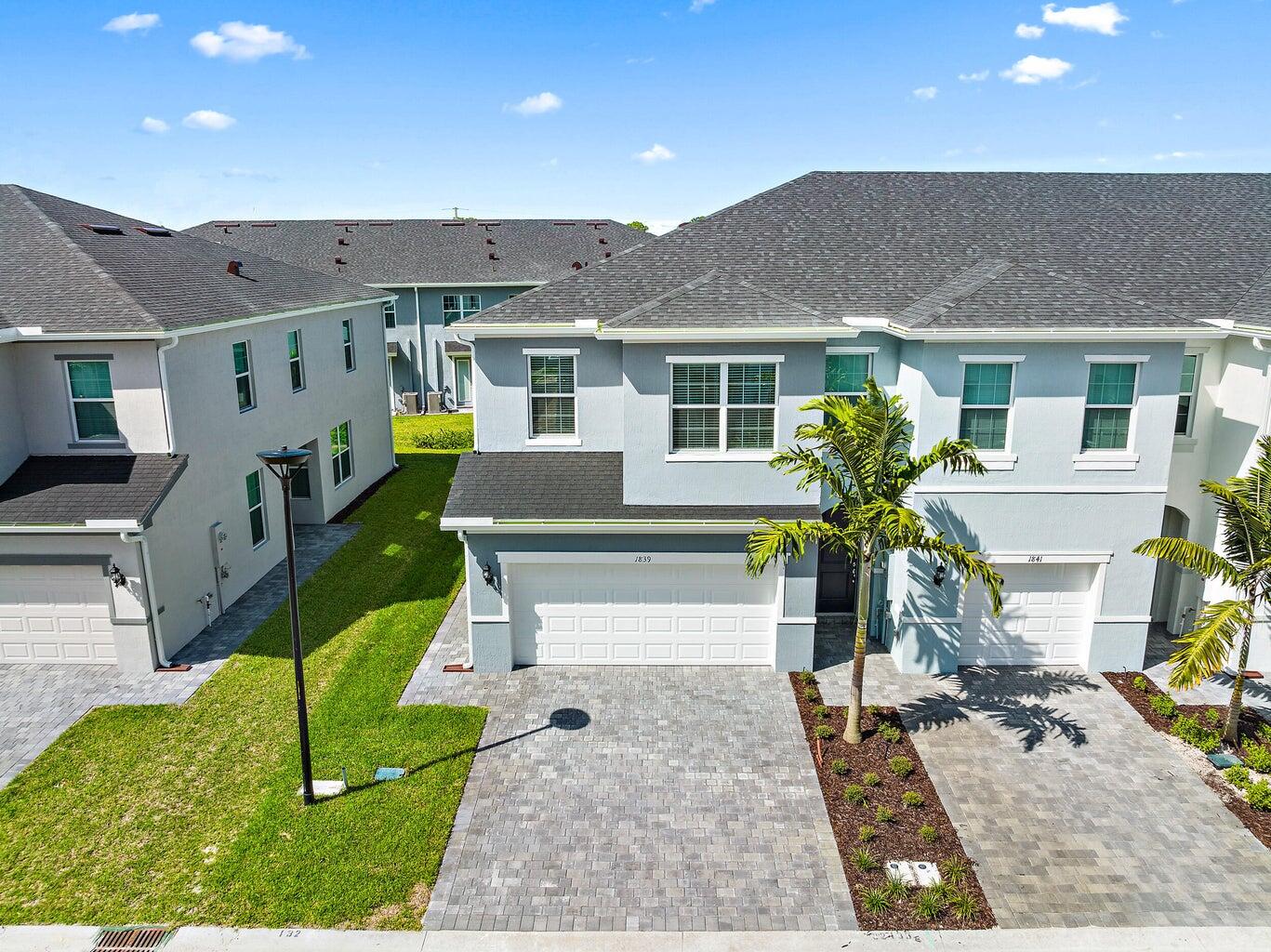 1839 Southeast Roxy Way Stuart, FL 34996 - Photo 6 of 29 20220914010900864765000000-o