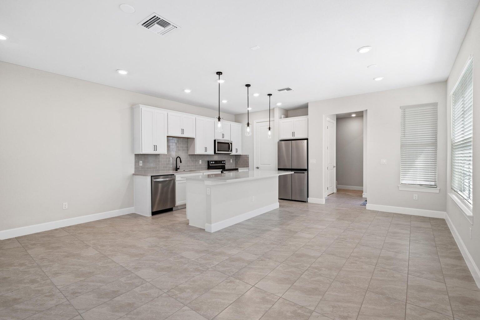 1839 Southeast Roxy Way Stuart, FL 34996 - Photo 8 of 29 20220914010949378350000000-o