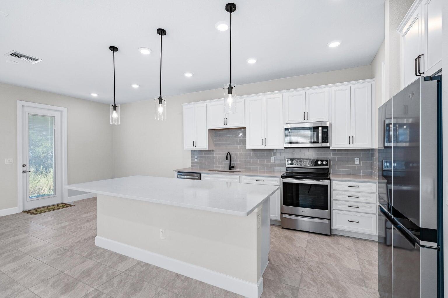 1839 Southeast Roxy Way Stuart, FL 34996 - Photo 9 of 29 20220914010944567697000000-o