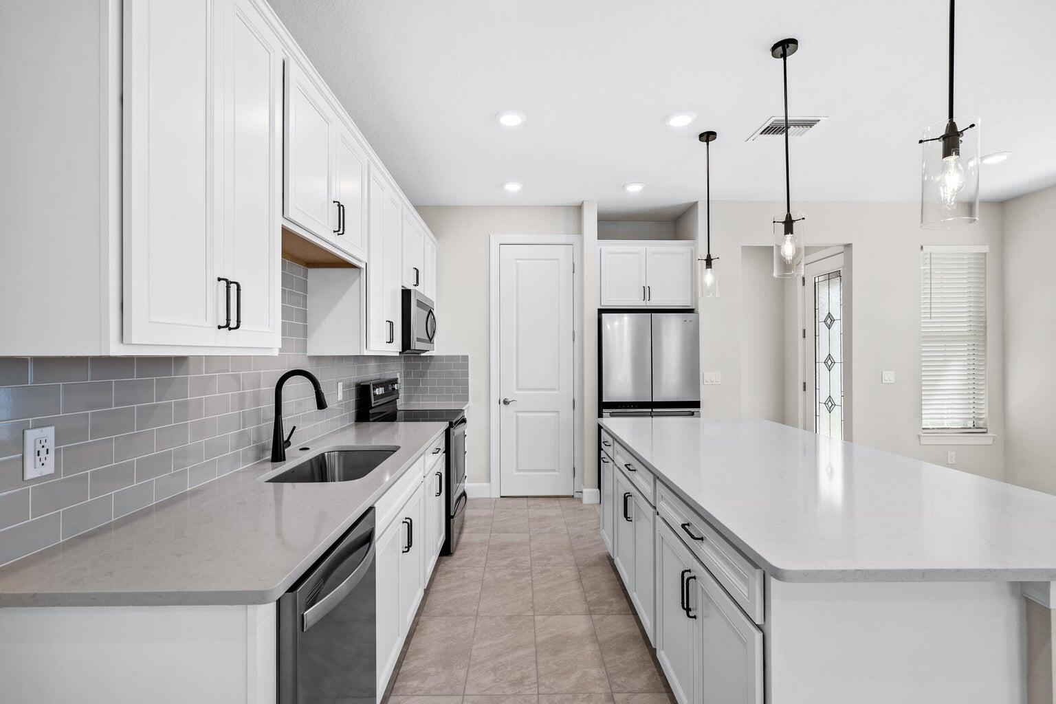 1839 Southeast Roxy Way Stuart, FL 34996 - Photo 10 of 29 20220914010947031677000000-o