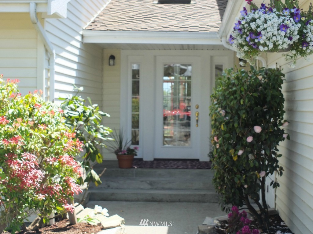 8245 Cowichan Road Blaine, WA 98230 - Photo 3 of 25 Gallery Image 3