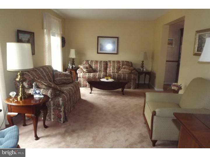 719 Decatur Drive Mount Laurel, NJ 08054 - Photo 5 of 25 Living Room