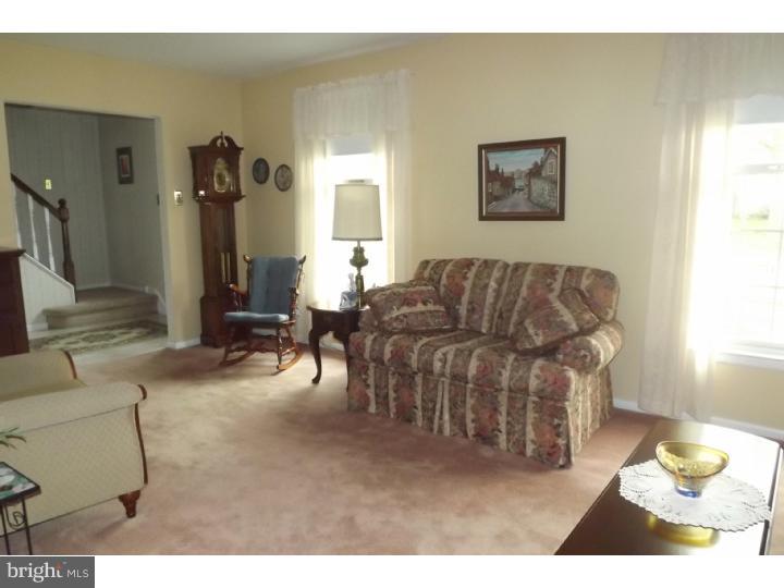 719 Decatur Drive Mount Laurel, NJ 08054 - Photo 6 of 25 Living Room