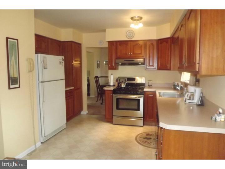 719 Decatur Drive Mount Laurel, NJ 08054 - Photo 9 of 25 Kitchen