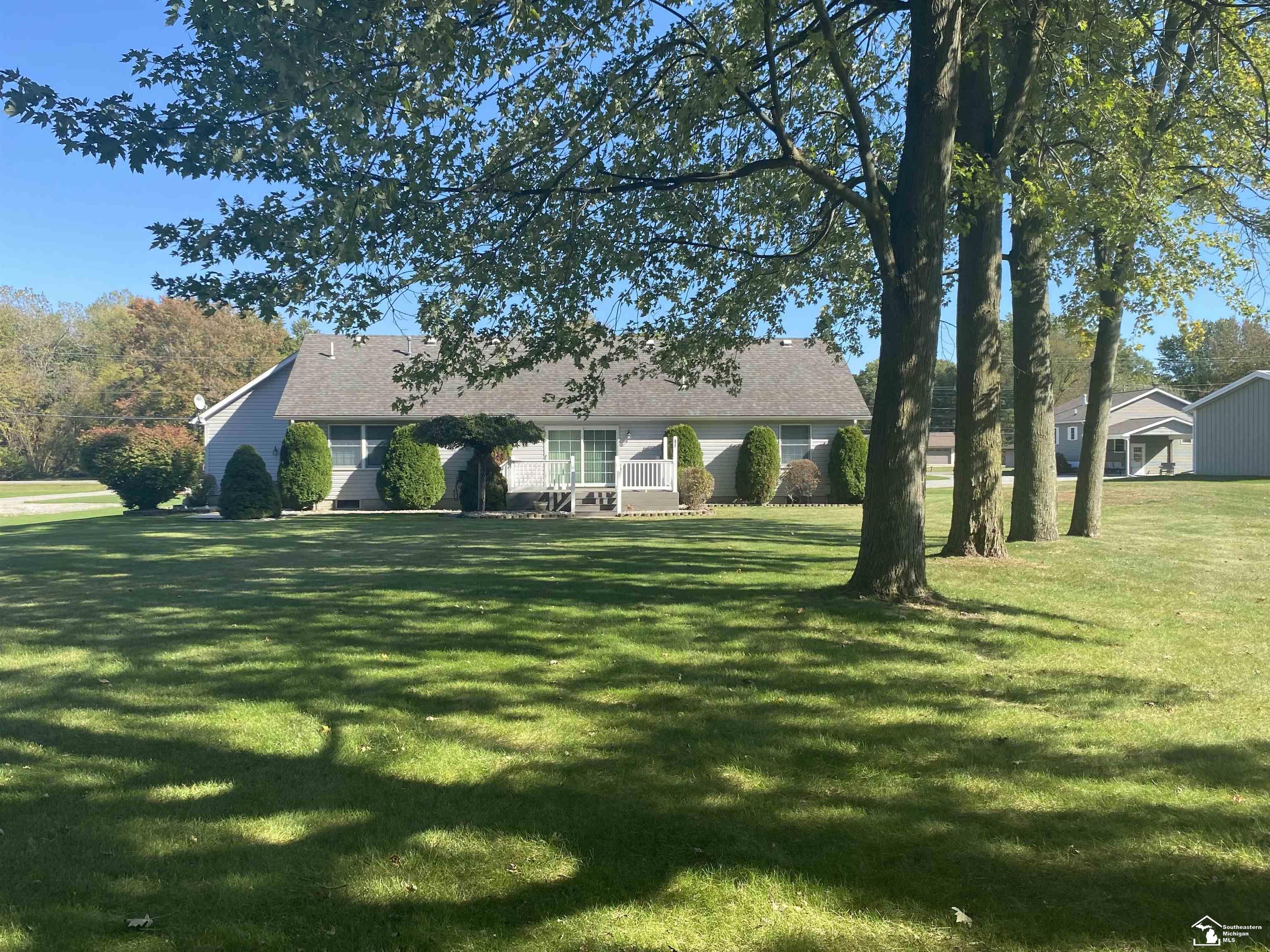 12007 Grafton Road Carleton, MI 48117 - Photo 12 of 35