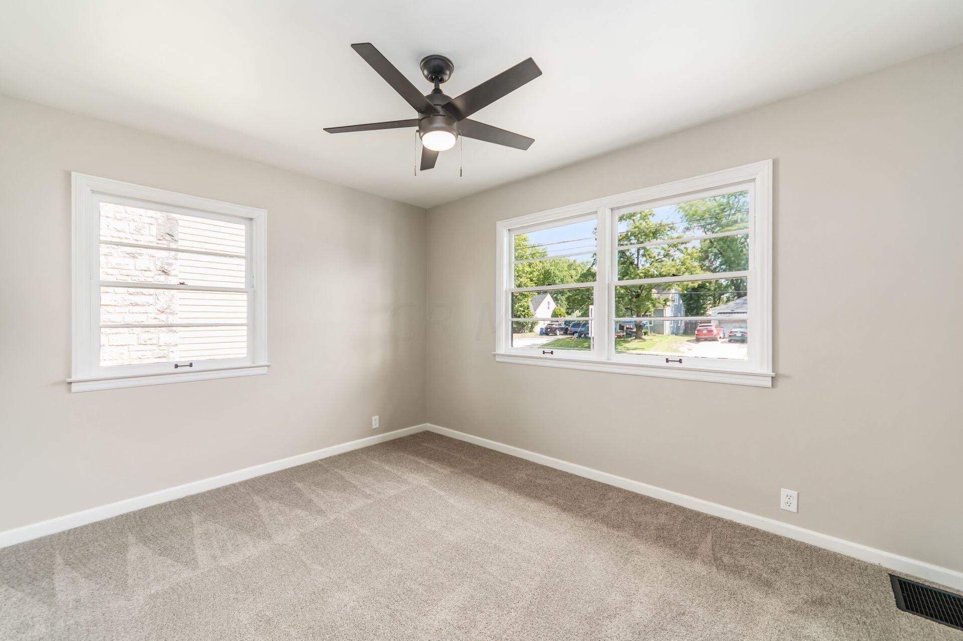 595 South James Road Columbus, OH 43213 - Photo 17 of 28 018_f65779f2_Y S James Rd-043